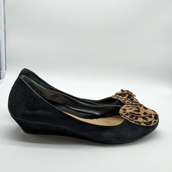 Butter Wedge Made In Italy Black Suede Animal Print Pony Hair Rosette Women 8.5 - Picture 3 of 8